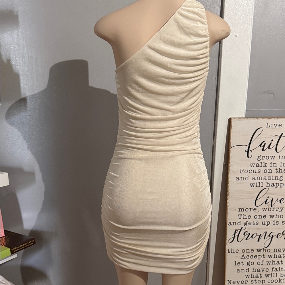 Elegant Cream One-Shoulder Dress - Picture 10 of 11